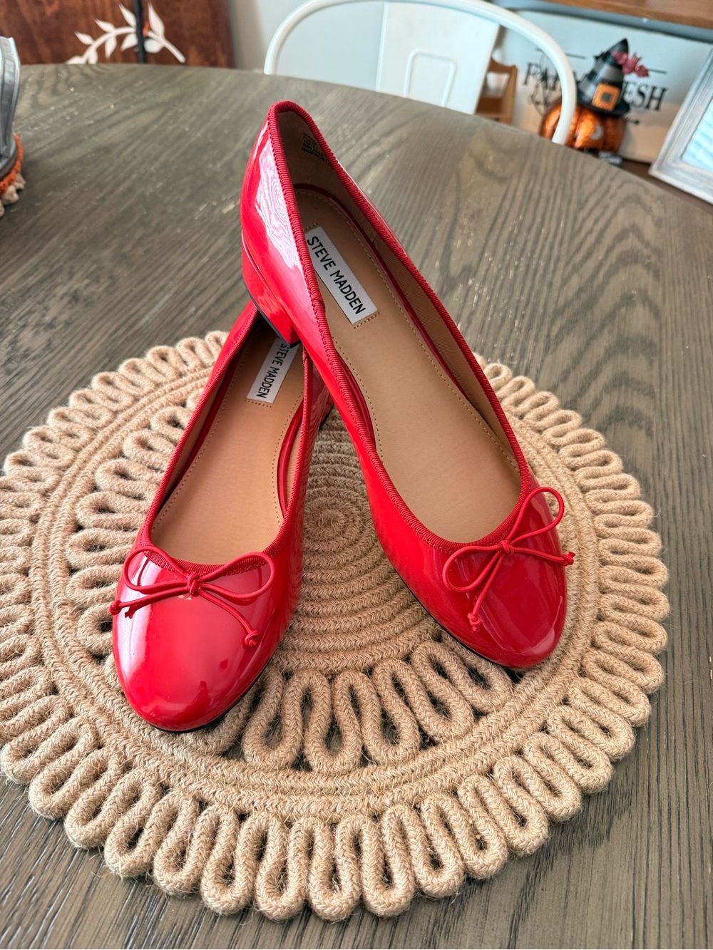 Steve Madden Cherish Pumps in a glossy Red Patent finish Sz 10M